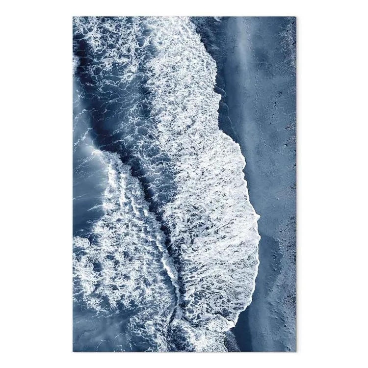 Puissance de la mer - une vue aérienne des vagues à côté d'une plage