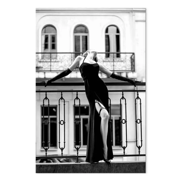 Femme dansante - une personne sur le balcon en noir et blanc
