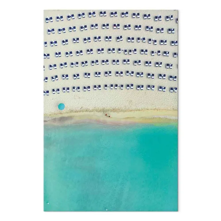 Plage italienne - paysage de mer vu à vol d'oiseau avec de l'eau azur