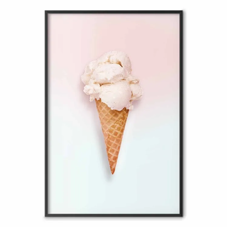 Ambiance estivale - glace à la vanille dans un cornet sur fond pastel