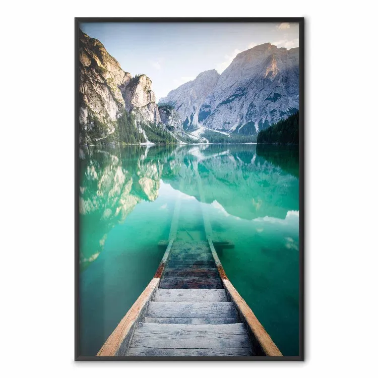 Début de l'aventure - paysage d'un lac bleu azur entouré de montagnes