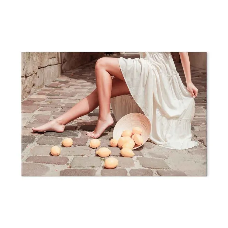 Citrons au soleil (1 partie) - jambes de femme et fruits sur la rue