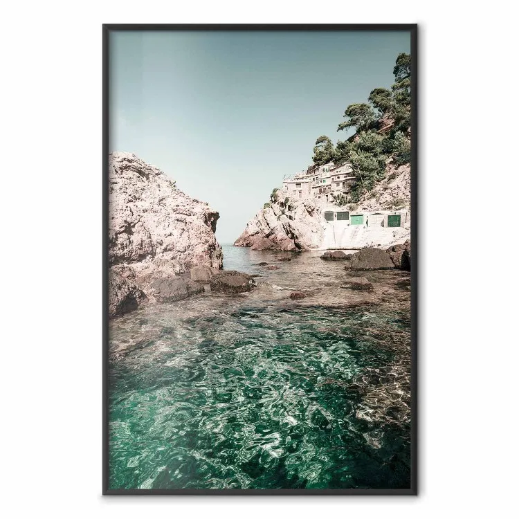 Rochers aux Baléares - paysage marin avec maisons en arrière-plan