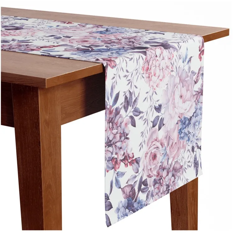 Composition printanière - fleurs en rose et bleu
