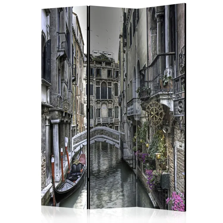Venise romantique - architecture en brique sur l'eau